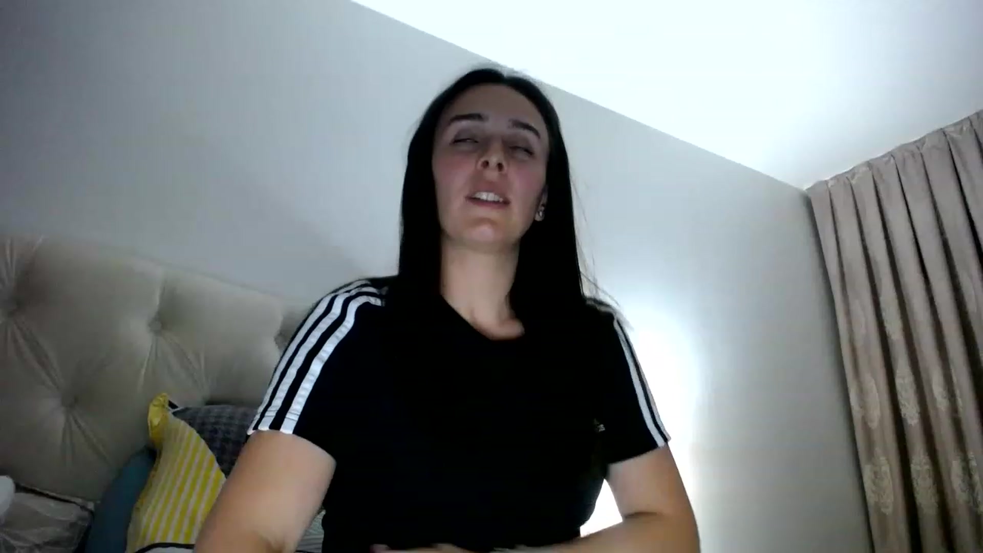 Gallery image thumbnail from L_A_U's myfreecams stream on, 05/03/2023, 19:53 image 6 of 20