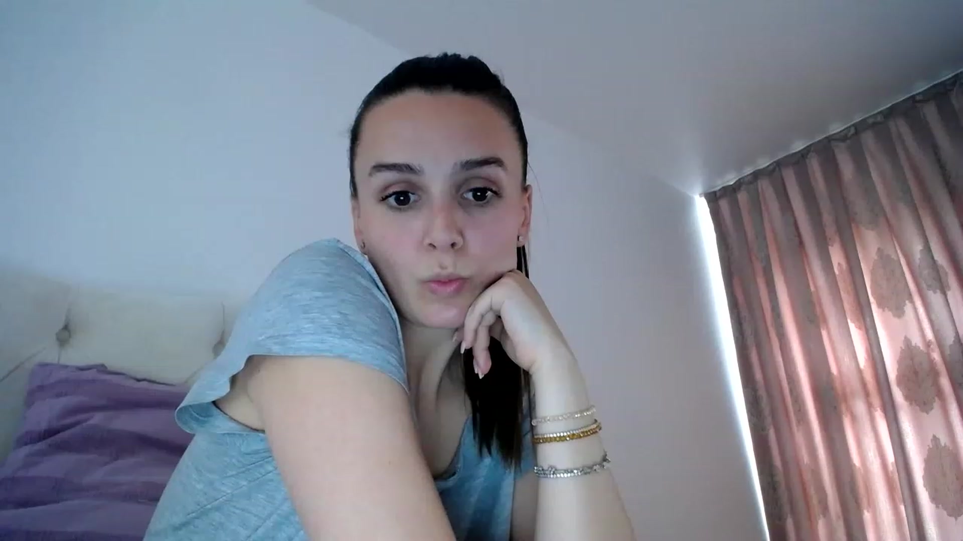 Gallery image thumbnail from L_A_U's myfreecams stream on, 05/12/2023, 12:52 image 12 of 20