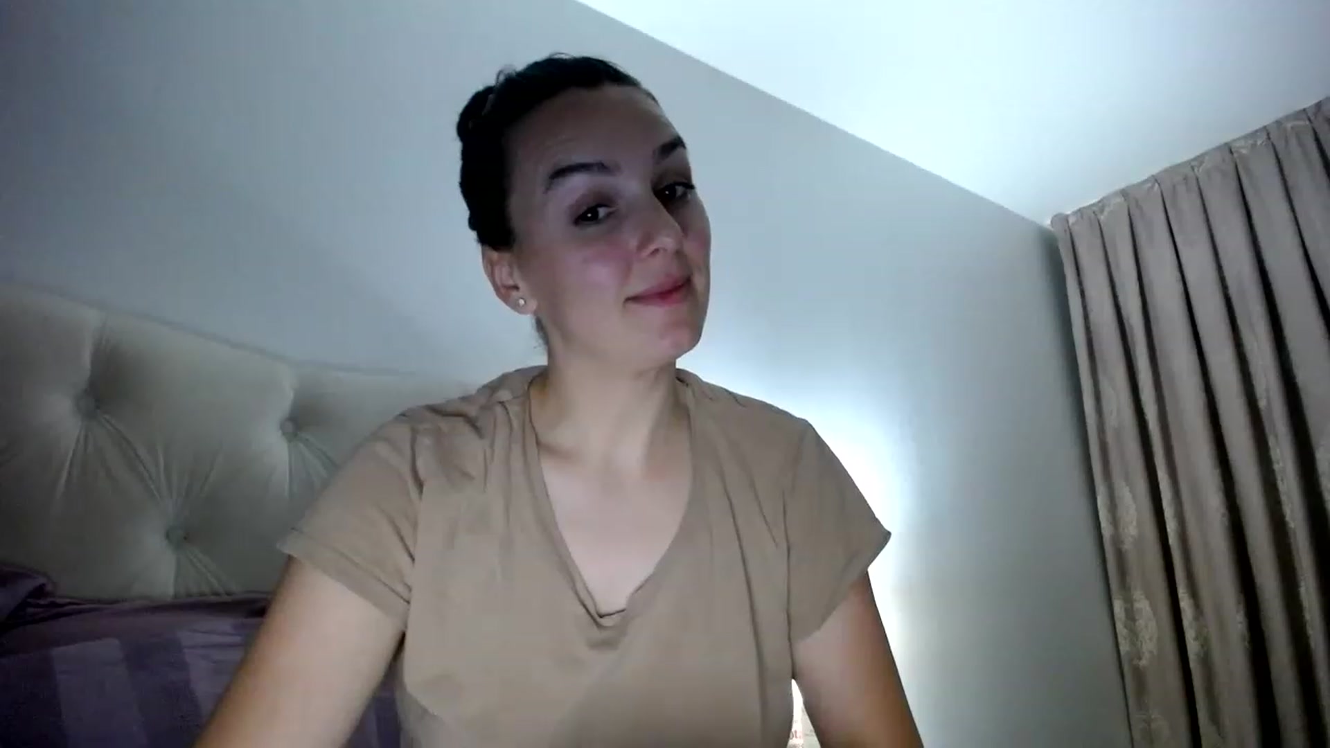 Gallery image thumbnail from L_A_U's myfreecams stream on, 05/14/2023, 21:26 image 10 of 20