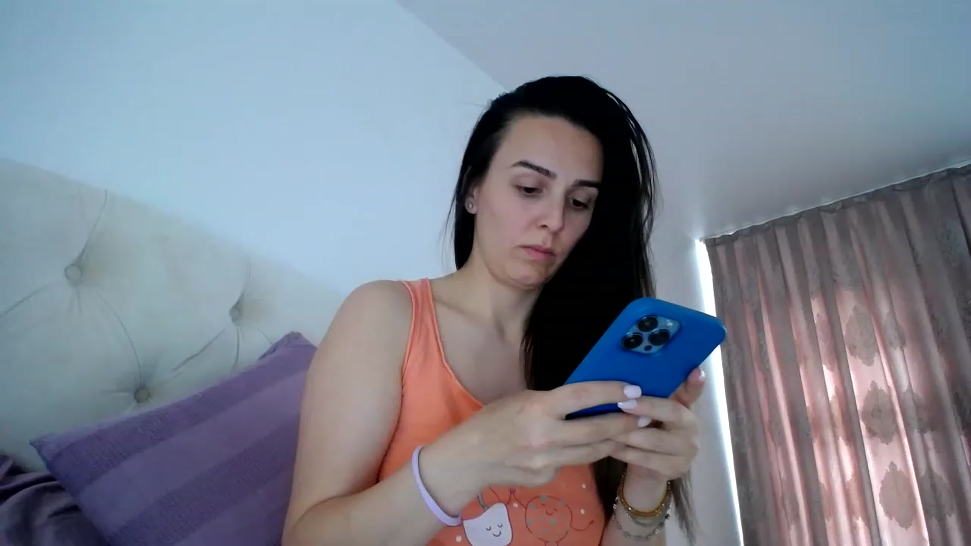 Gallery image thumbnail from L_A_U's myfreecams stream on, 05/18/2023, 11:35 image 10 of 20