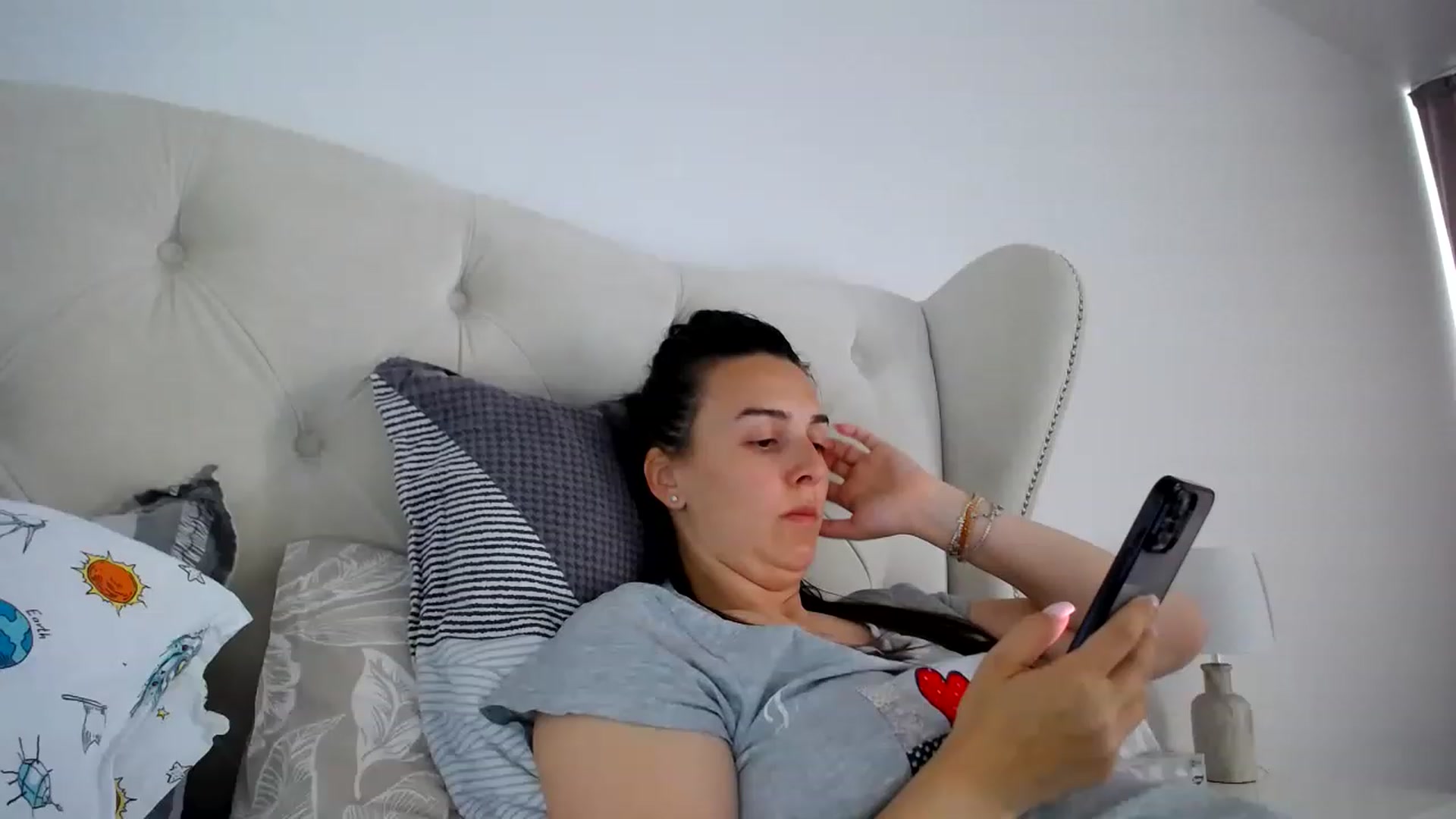 Gallery image thumbnail from L_A_U's myfreecams stream on, 06/07/2023, 11:34 image 13 of 20