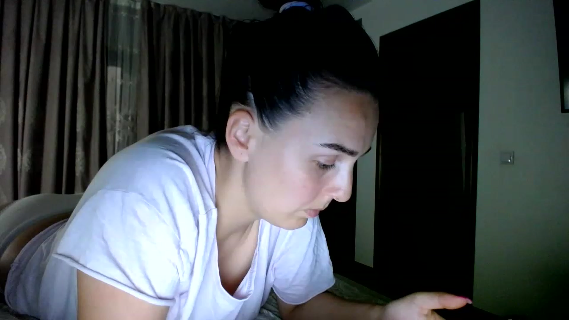 Gallery image thumbnail from L_A_U's myfreecams stream on, 07/13/2023, 21:04 image 3 of 20