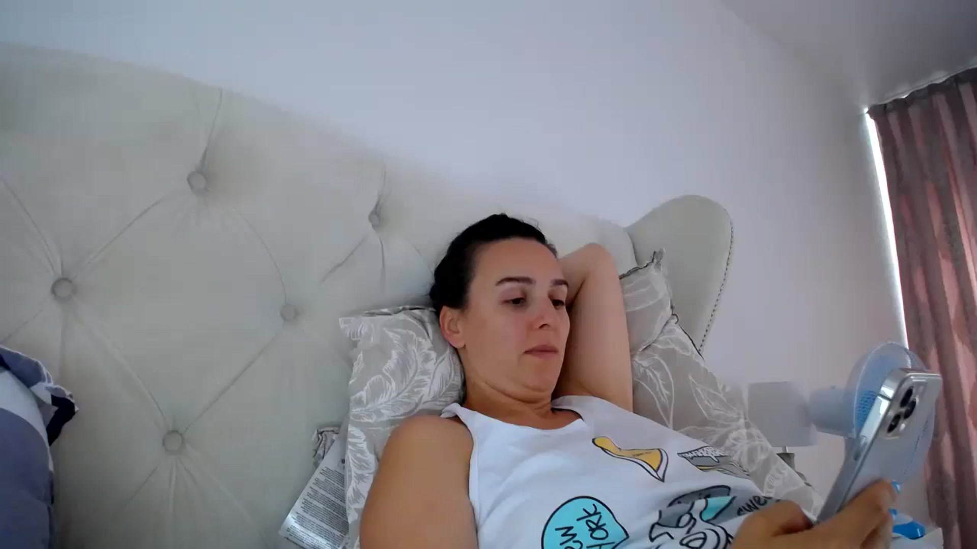 Gallery image thumbnail from L_A_U's myfreecams stream on, 08/06/2023, 11:50 image 3 of 20