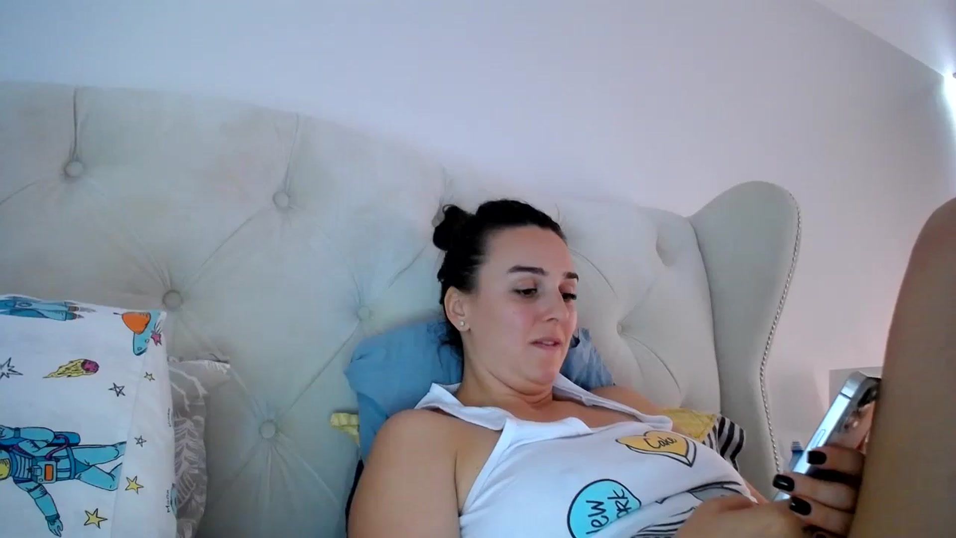 Gallery image thumbnail from L_A_U's myfreecams stream on, 09/14/2023, 08:15 image 13 of 20
