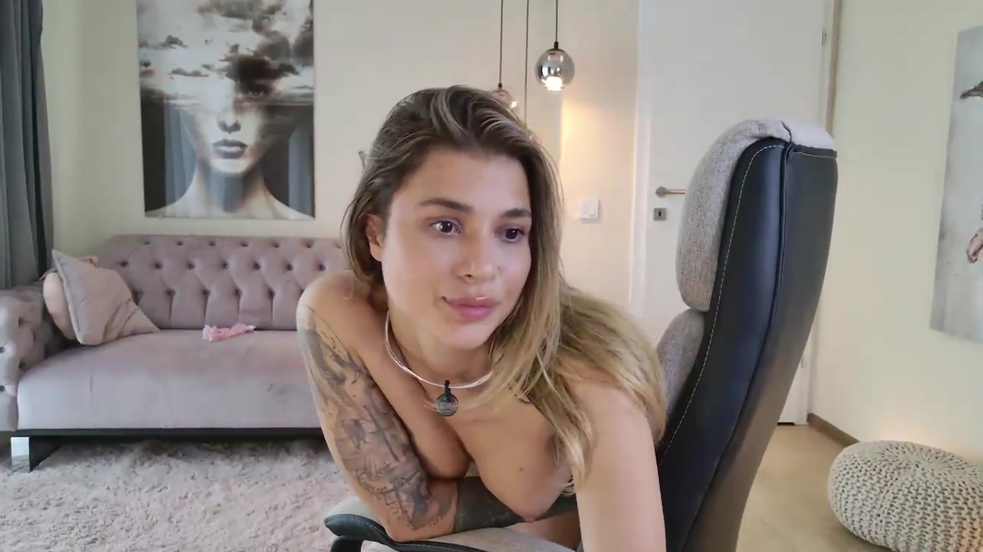 Gallery image thumbnail from L_Godess_'s myfreecams stream on, 07/08/2026, 11:10 image 2 of 20