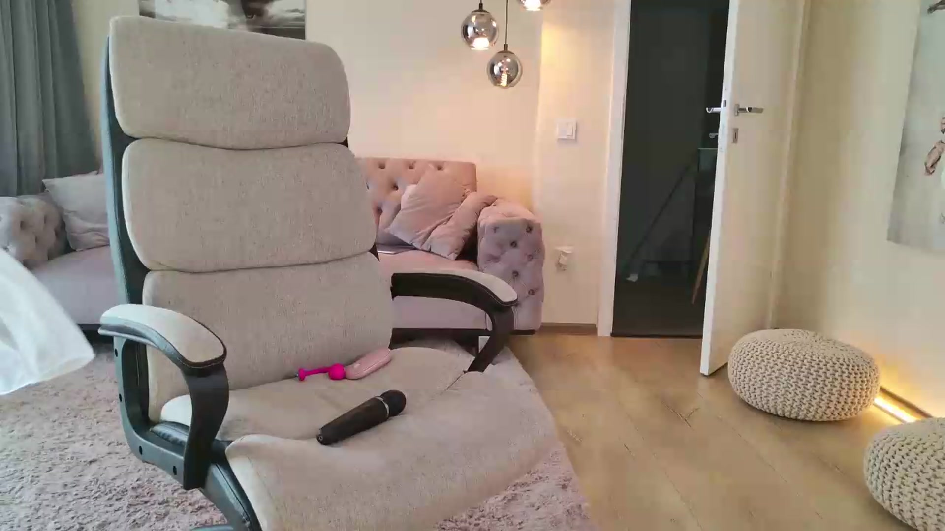 Gallery image thumbnail from L_Godess_'s myfreecams stream on, 08/06/2026, 10:20 image 9 of 20