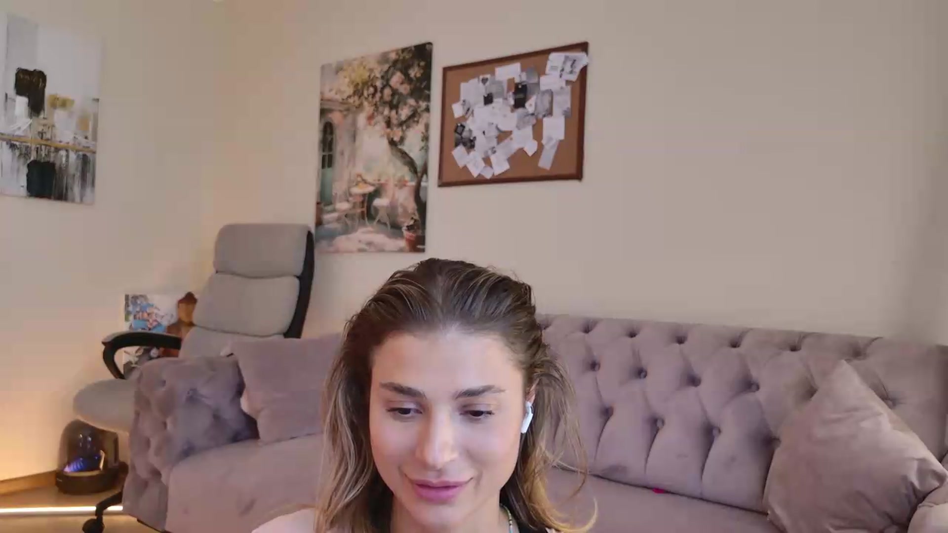 Gallery image thumbnail from L_Godess_'s myfreecams stream on, 09/09/2026, 12:28 image 7 of 20