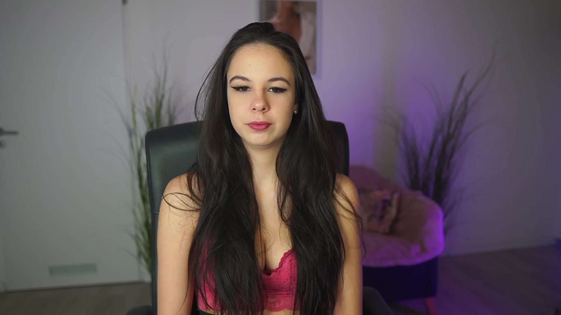 Gallery image thumbnail from L_U_A18's myfreecams stream on, 03/04/2026, 15:07 image 19 of 20