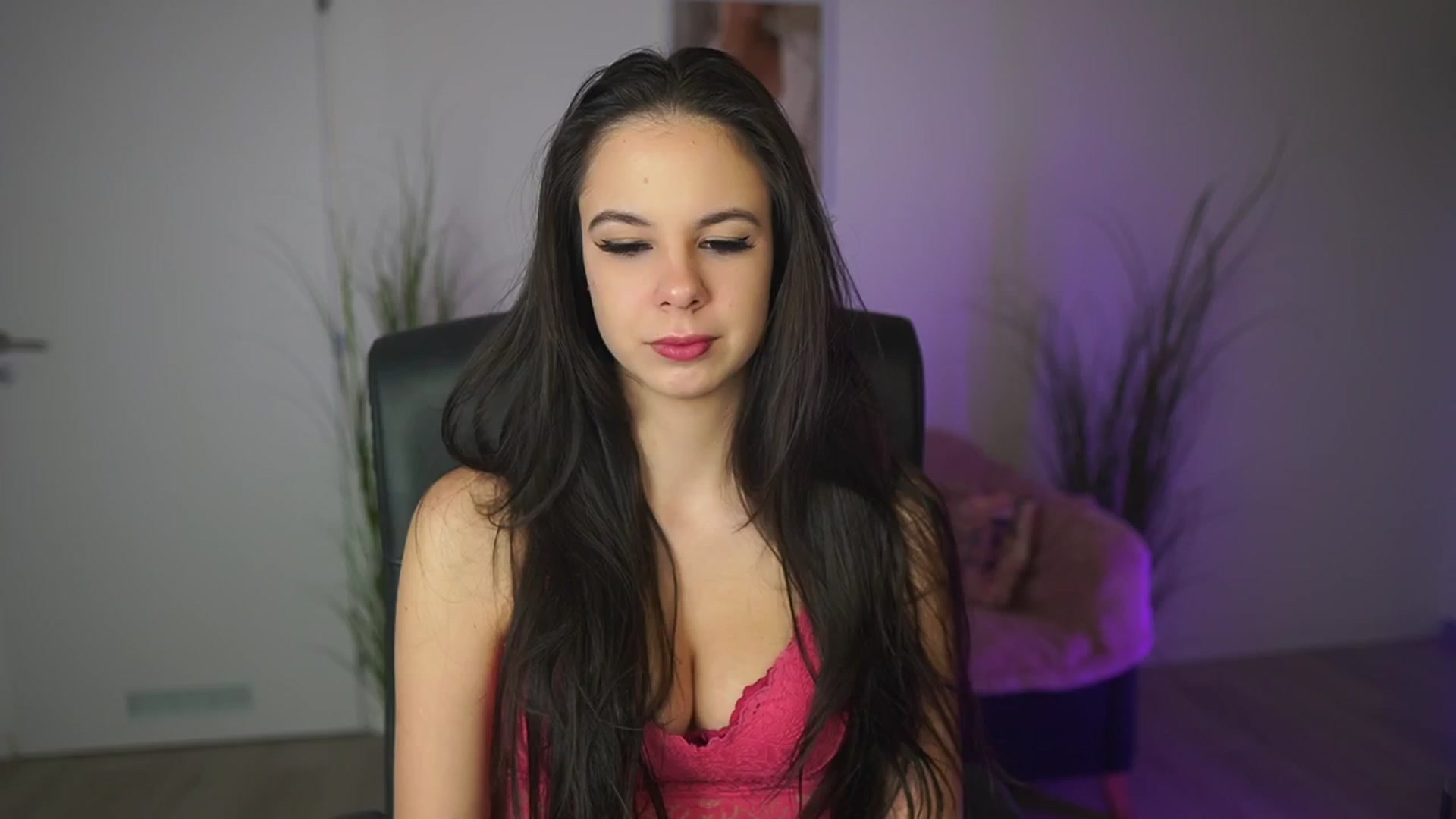 Gallery image thumbnail from L_U_A18's myfreecams stream on, 03/04/2026, 15:07 image 15 of 20