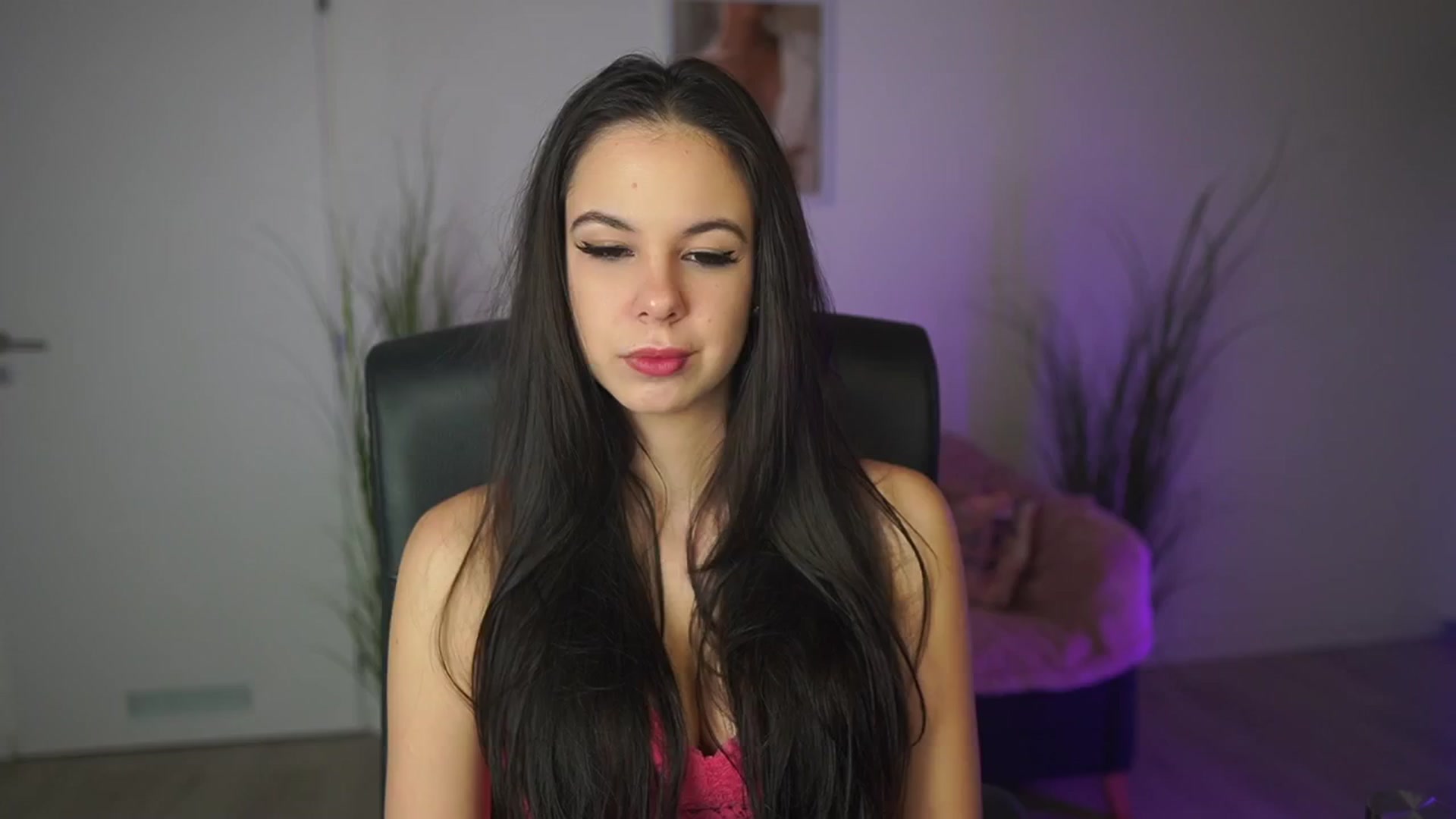 Gallery image thumbnail from L_U_A18's myfreecams stream on, 03/04/2026, 15:51 image 1 of 20