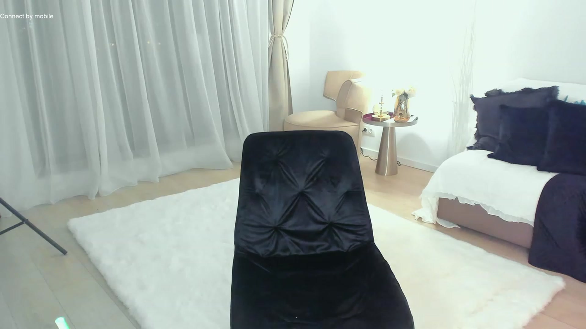Gallery image thumbnail from L_U_A_'s myfreecams stream on, 11/26/2022, 18:22 image 7 of 20