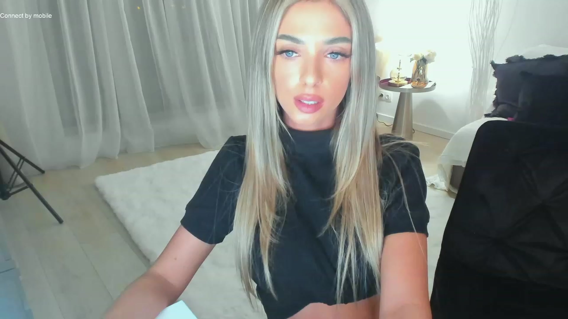 Gallery image thumbnail from L_U_A_'s myfreecams stream on, 11/27/2022, 20:18 image 2 of 20