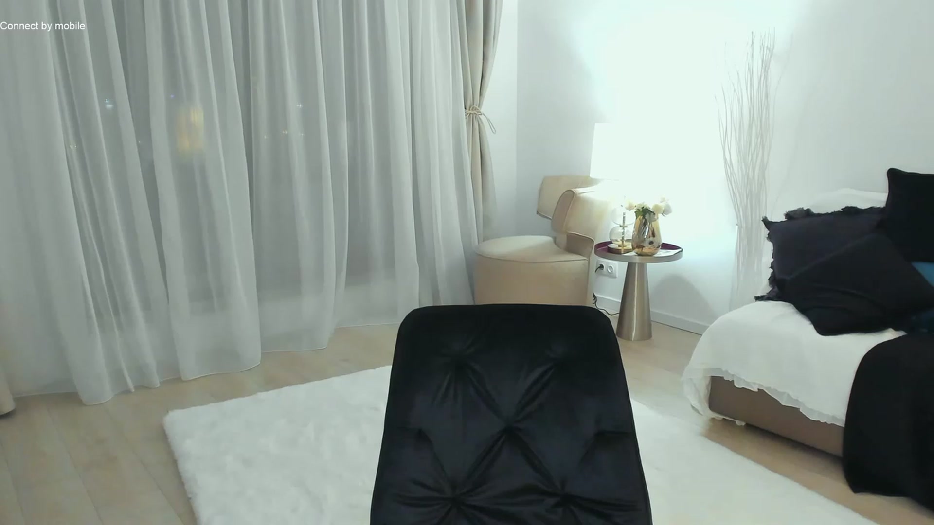 Gallery image thumbnail from L_U_A_'s myfreecams stream on, 12/01/2022, 16:30 image 5 of 20