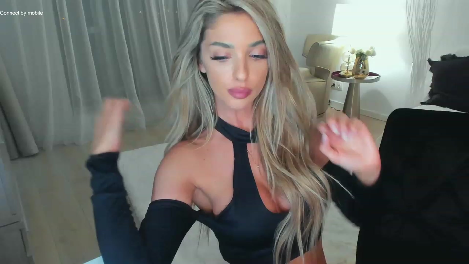 Gallery image thumbnail from L_U_A_'s myfreecams stream on, 12/04/2022, 17:52 image 7 of 20
