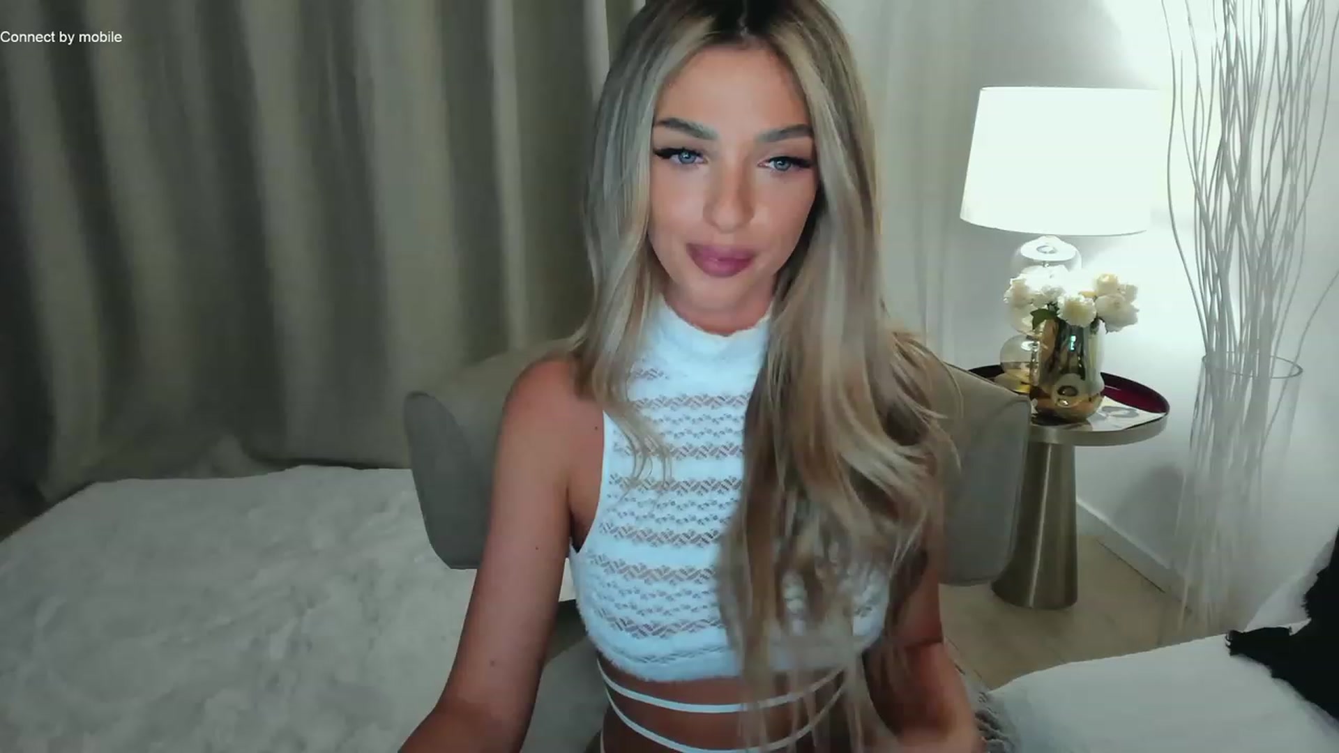 Gallery image thumbnail from L_U_A_'s myfreecams stream on, 12/26/2022, 17:41 image 3 of 20