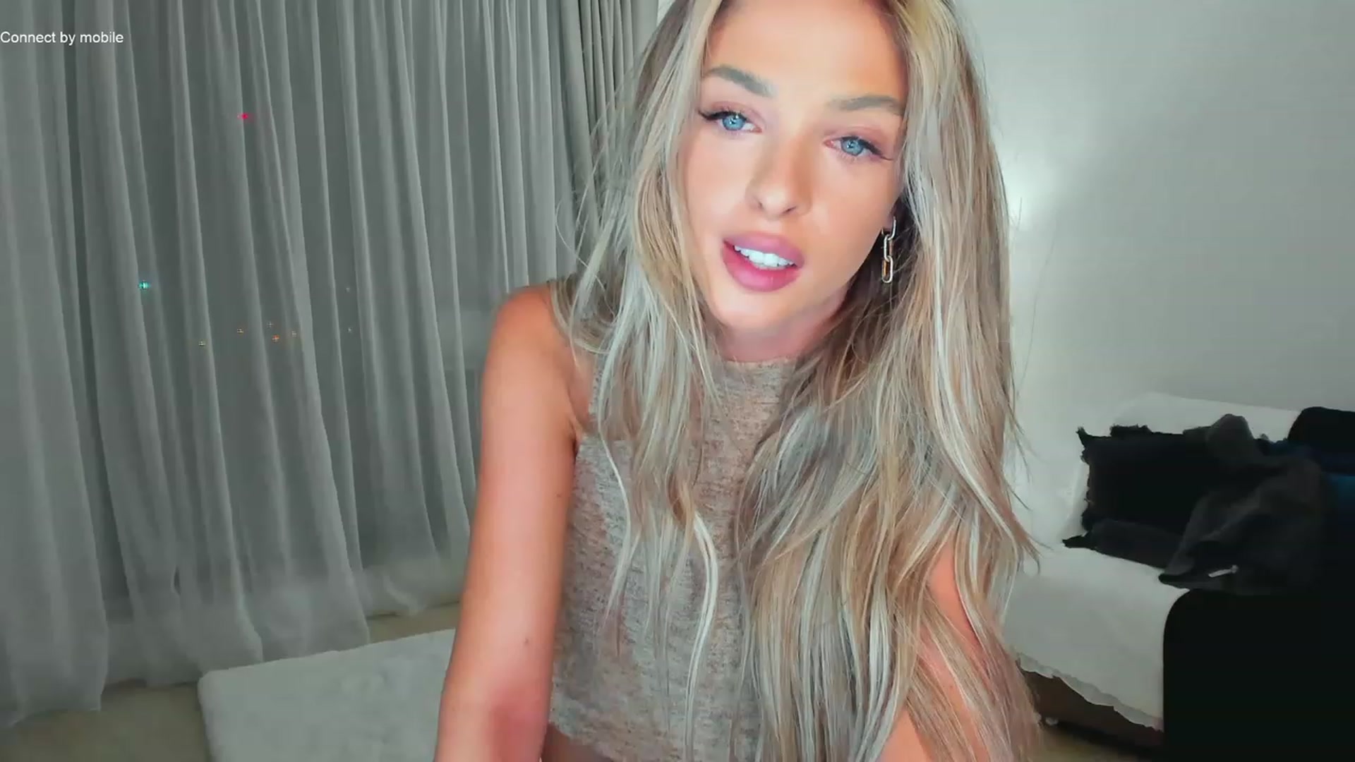Gallery image thumbnail from L_U_A_'s myfreecams stream on, 01/15/2023, 18:31 image 5 of 20
