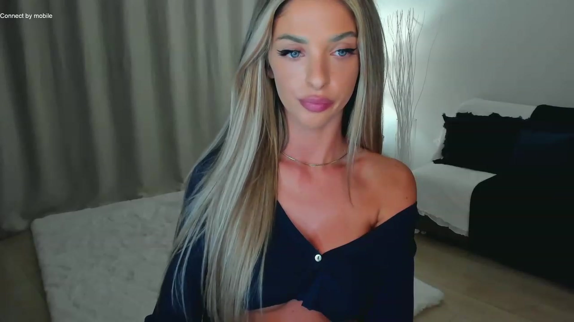 Gallery image thumbnail from L_U_A_'s myfreecams stream on, 01/16/2023, 18:55 image 9 of 20