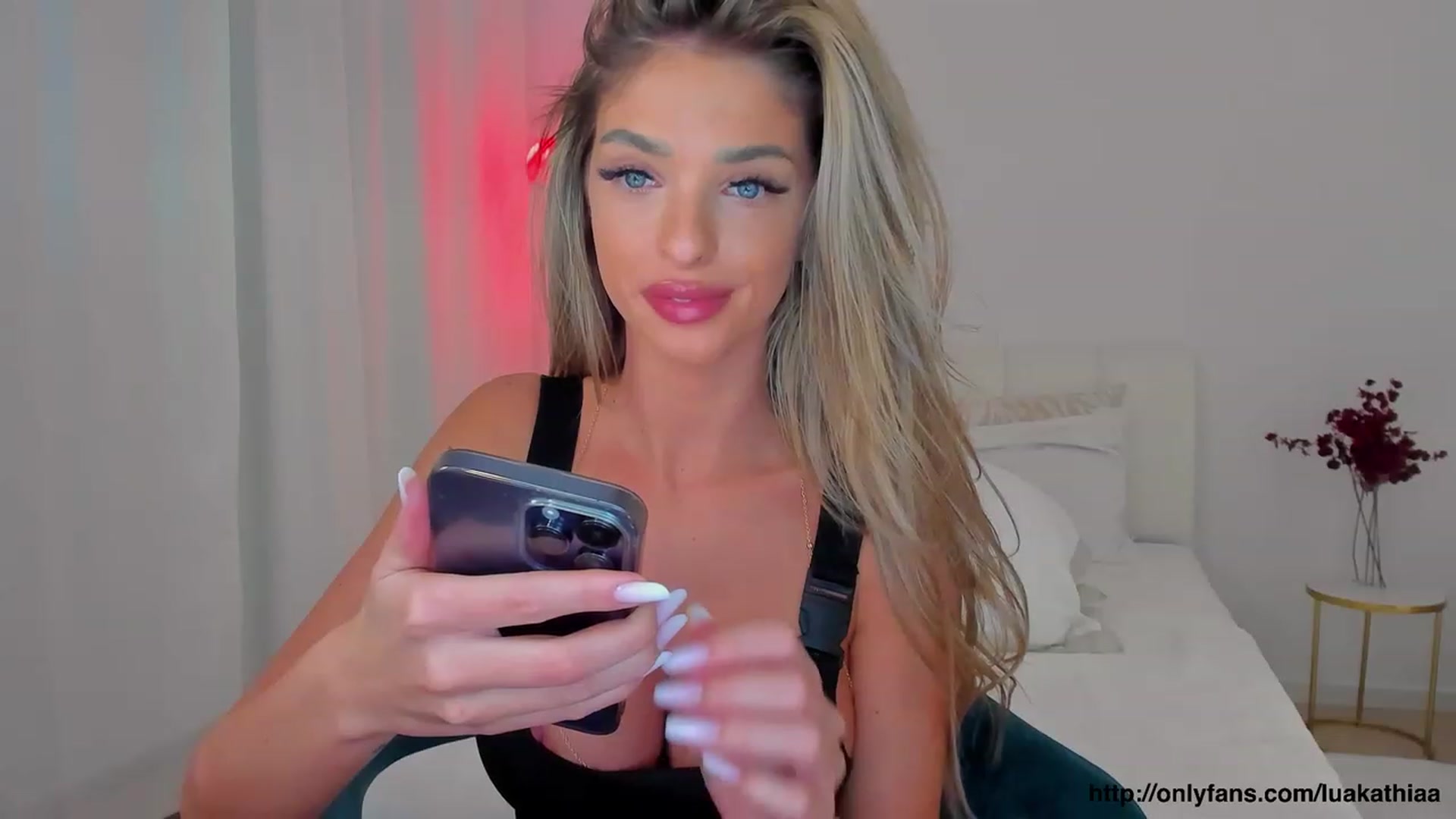 Gallery image thumbnail from L_U_A_'s myfreecams stream on, 02/15/2023, 20:35 image 17 of 20