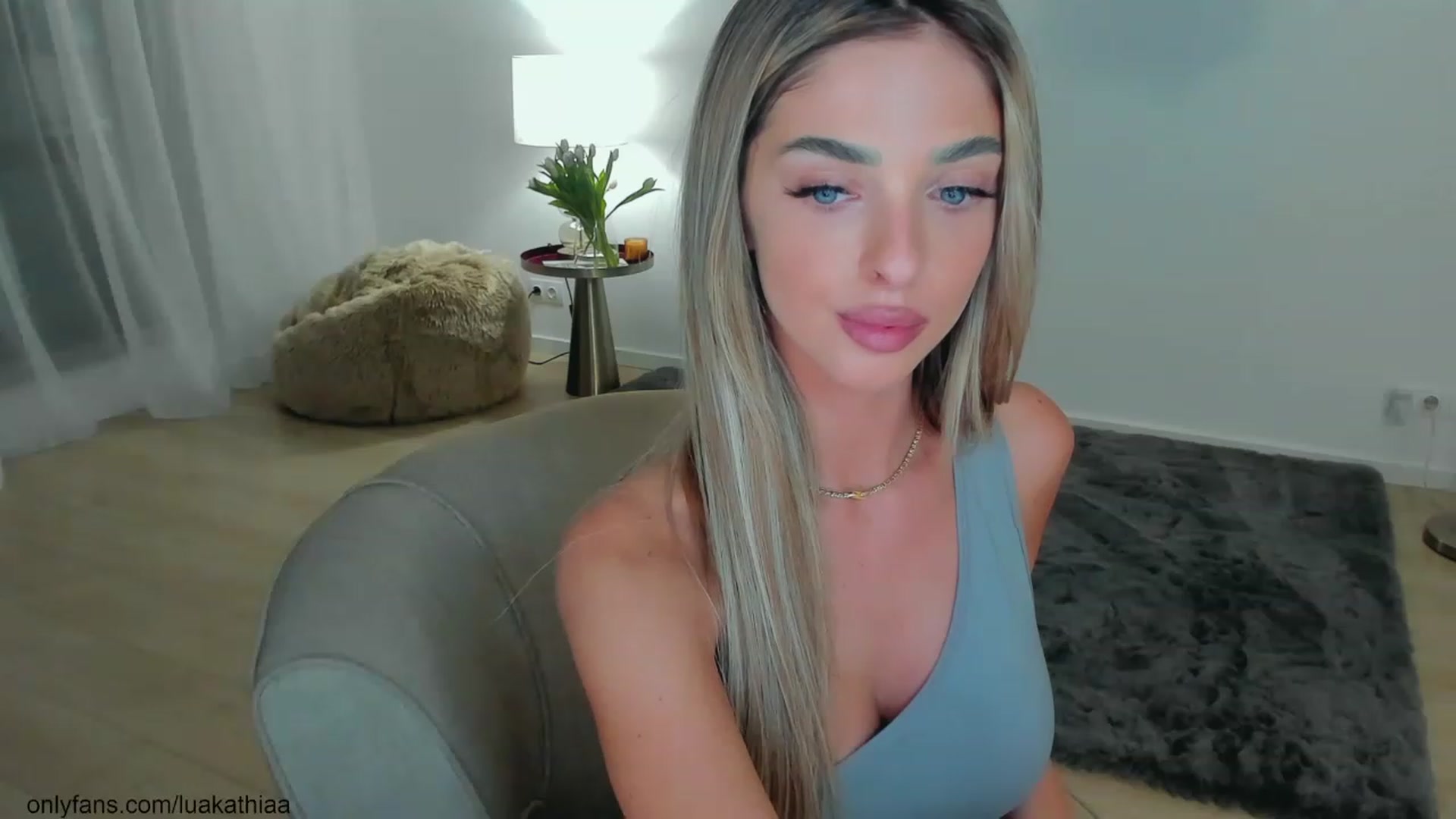 Gallery image thumbnail from L_U_A_'s myfreecams stream on, 03/14/2023, 18:52 image 12 of 20