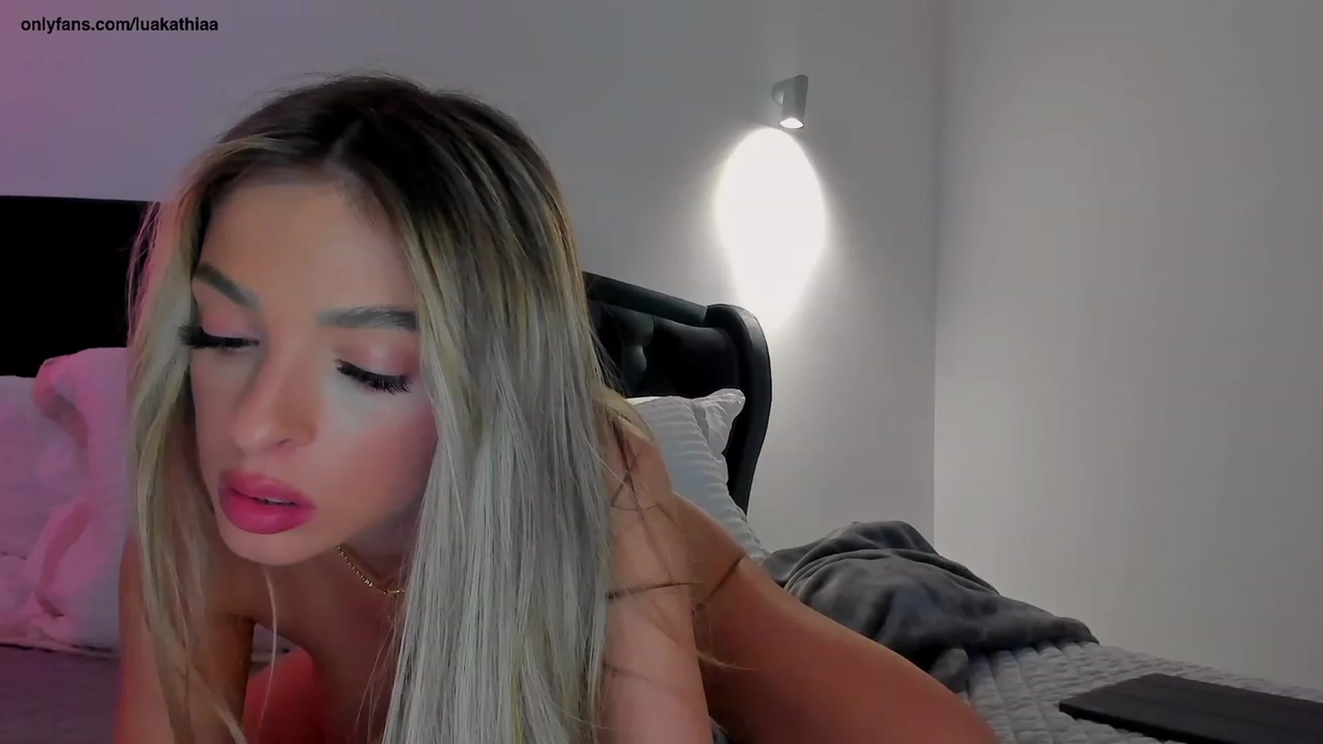 Gallery image thumbnail from L_U_A_'s myfreecams stream on, 03/20/2023, 22:23 image 8 of 20
