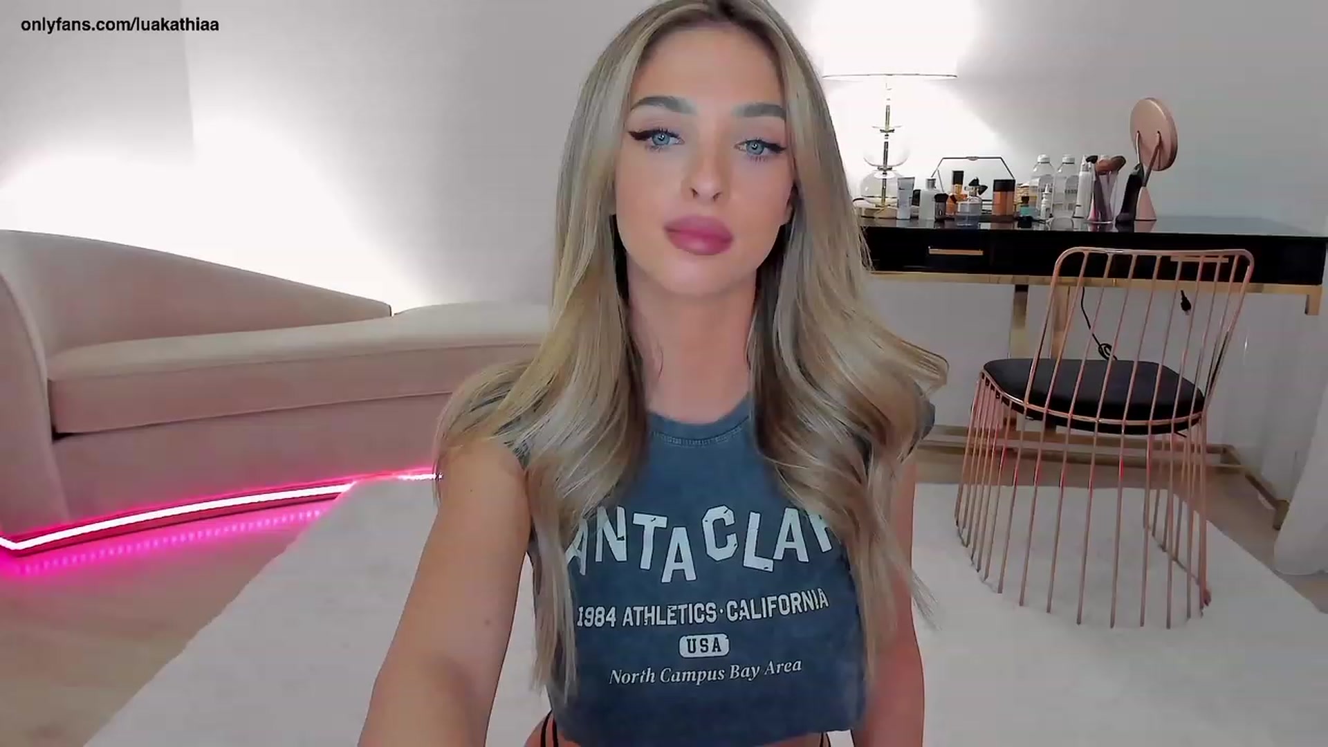 Gallery image thumbnail from L_U_A_'s myfreecams stream on, 04/03/2023, 16:37 image 20 of 20