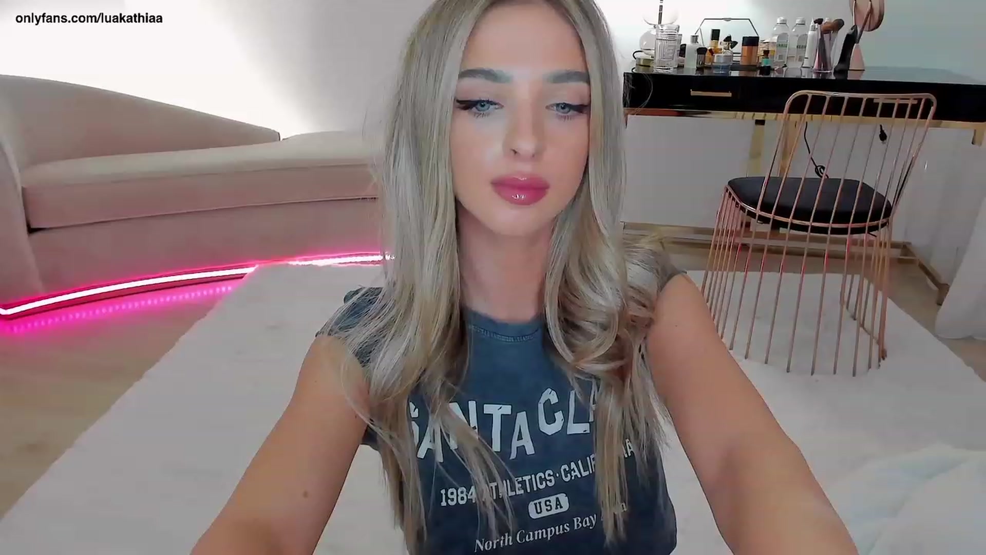 Gallery image thumbnail from L_U_A_'s myfreecams stream on, 04/03/2023, 17:46 image 16 of 20