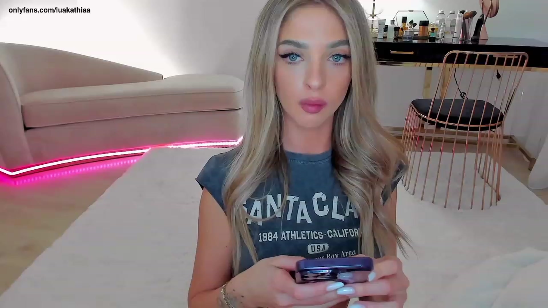 Gallery image thumbnail from L_U_A_'s myfreecams stream on, 04/03/2023, 17:46 image 2 of 20