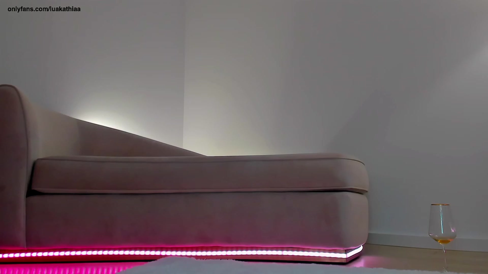 Gallery image thumbnail from L_U_A_'s myfreecams stream on, 04/05/2023, 20:35 image 15 of 20
