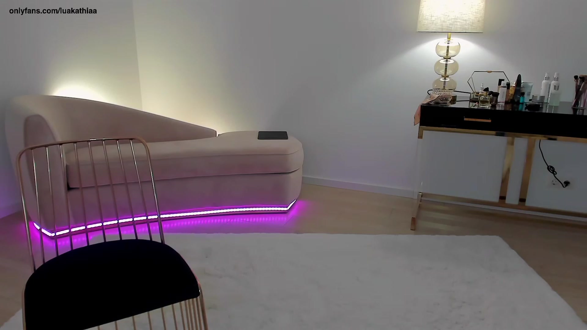 Gallery image thumbnail from L_U_A_'s myfreecams stream on, 04/14/2023, 20:10 image 11 of 20