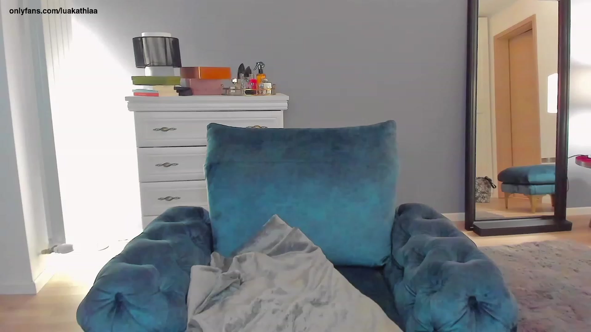 Gallery image thumbnail from L_U_A_'s myfreecams stream on, 05/02/2023, 18:24 image 18 of 20