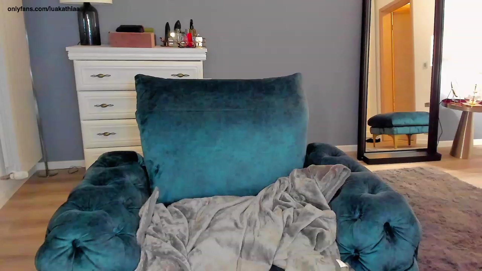 Gallery image thumbnail from L_U_A_'s myfreecams stream on, 05/08/2023, 19:05 image 1 of 20