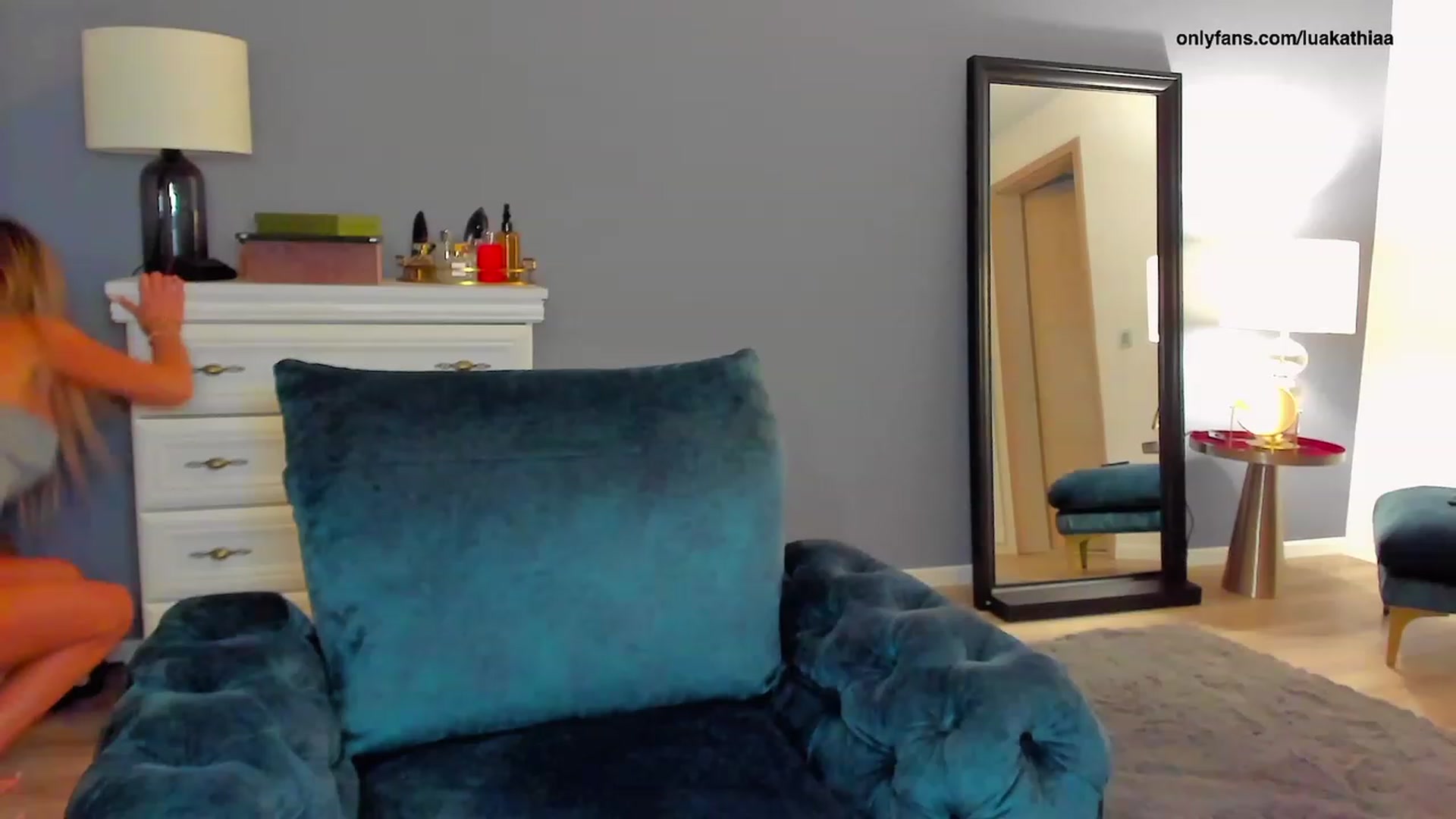 Gallery image thumbnail from L_U_A_'s myfreecams stream on, 05/11/2023, 18:32 image 5 of 20