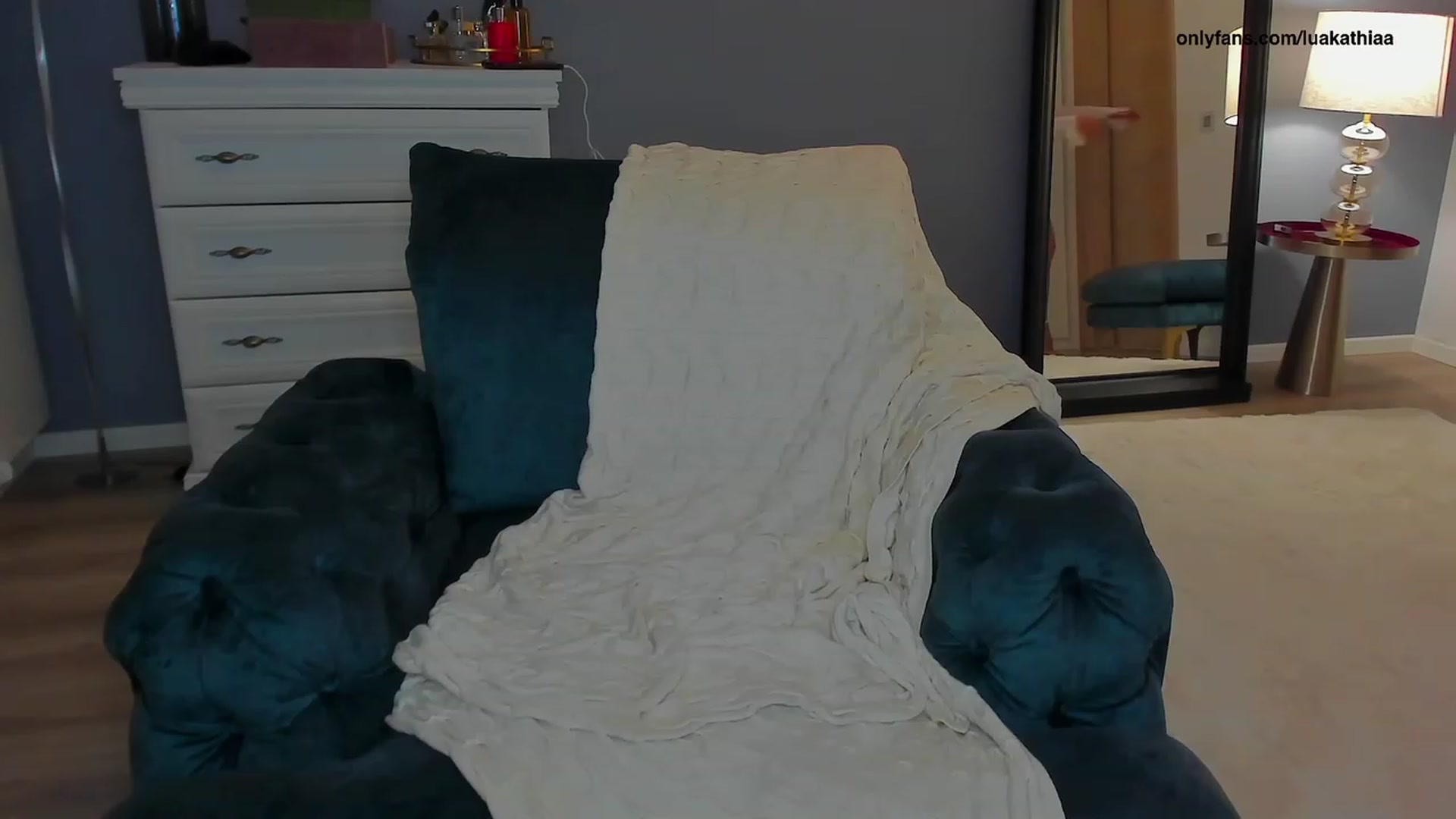 Gallery image thumbnail from L_U_A_'s myfreecams stream on, 05/17/2023, 19:17 image 6 of 20