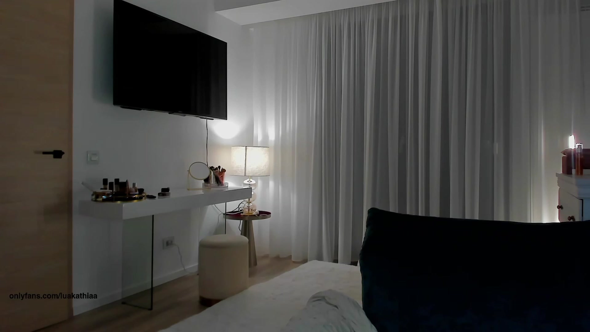 Gallery image thumbnail from L_U_A_'s myfreecams stream on, 05/27/2023, 18:27 image 8 of 20
