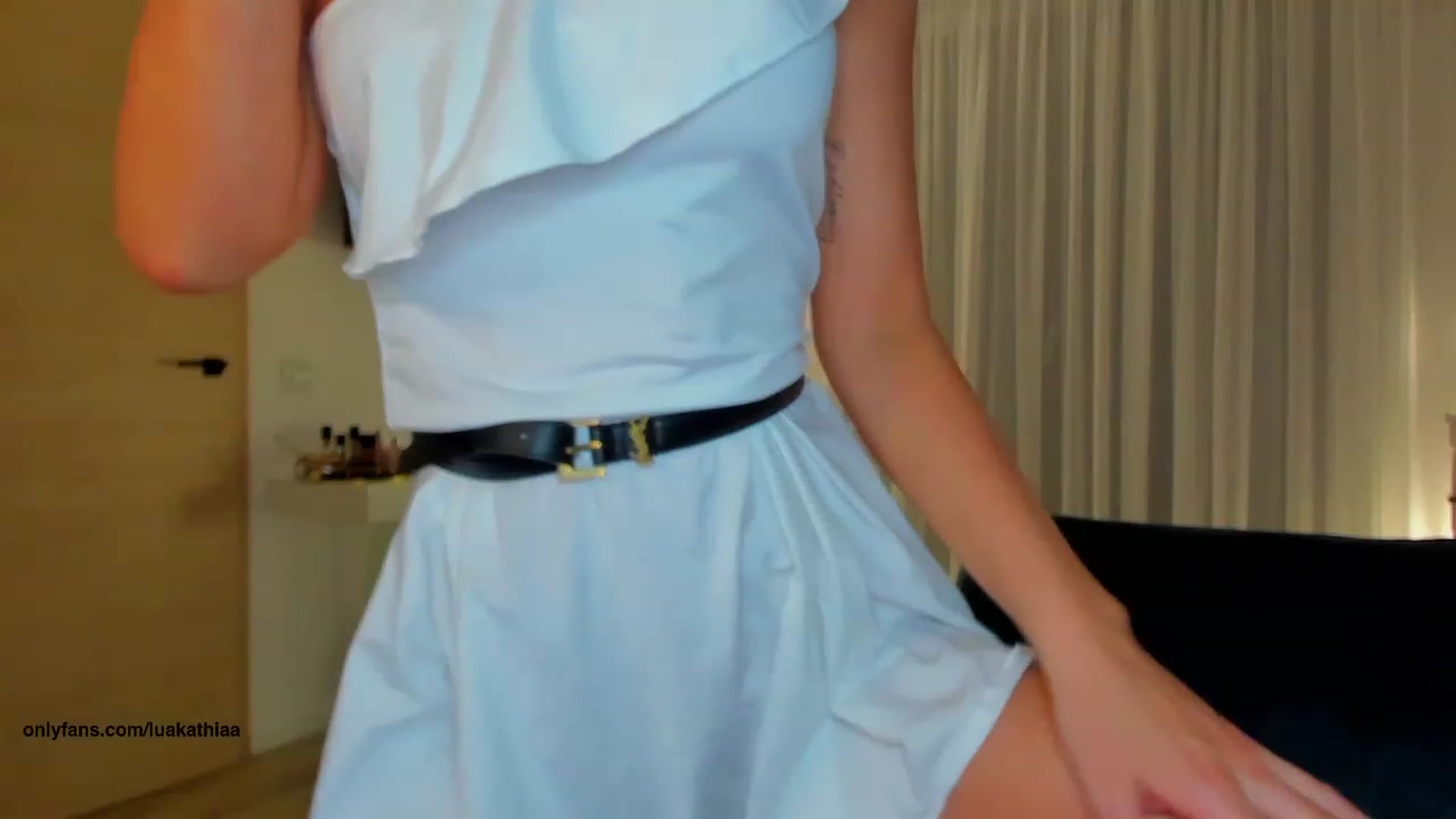Gallery image thumbnail from L_U_A_'s myfreecams stream on, 05/27/2023, 18:27 image 14 of 20