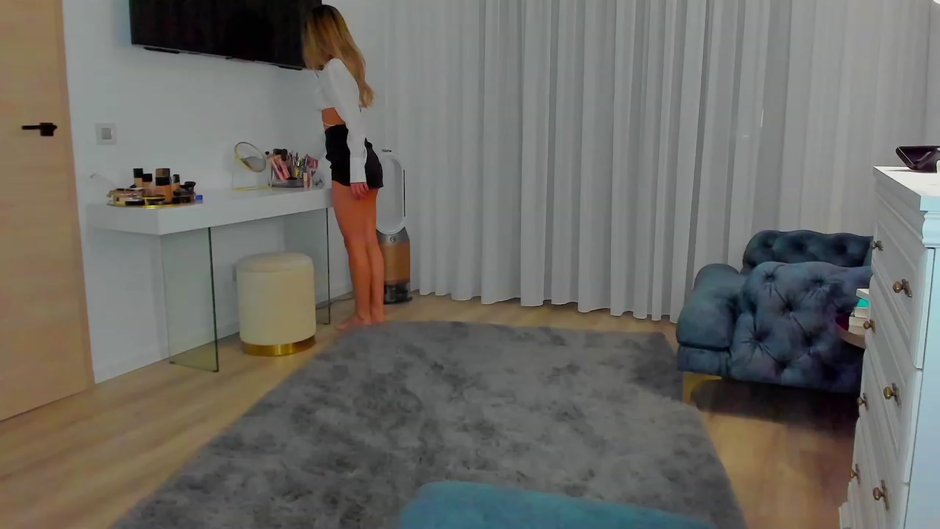 Gallery image thumbnail from L_U_A_'s myfreecams stream on, 06/06/2023, 17:48 image 17 of 20