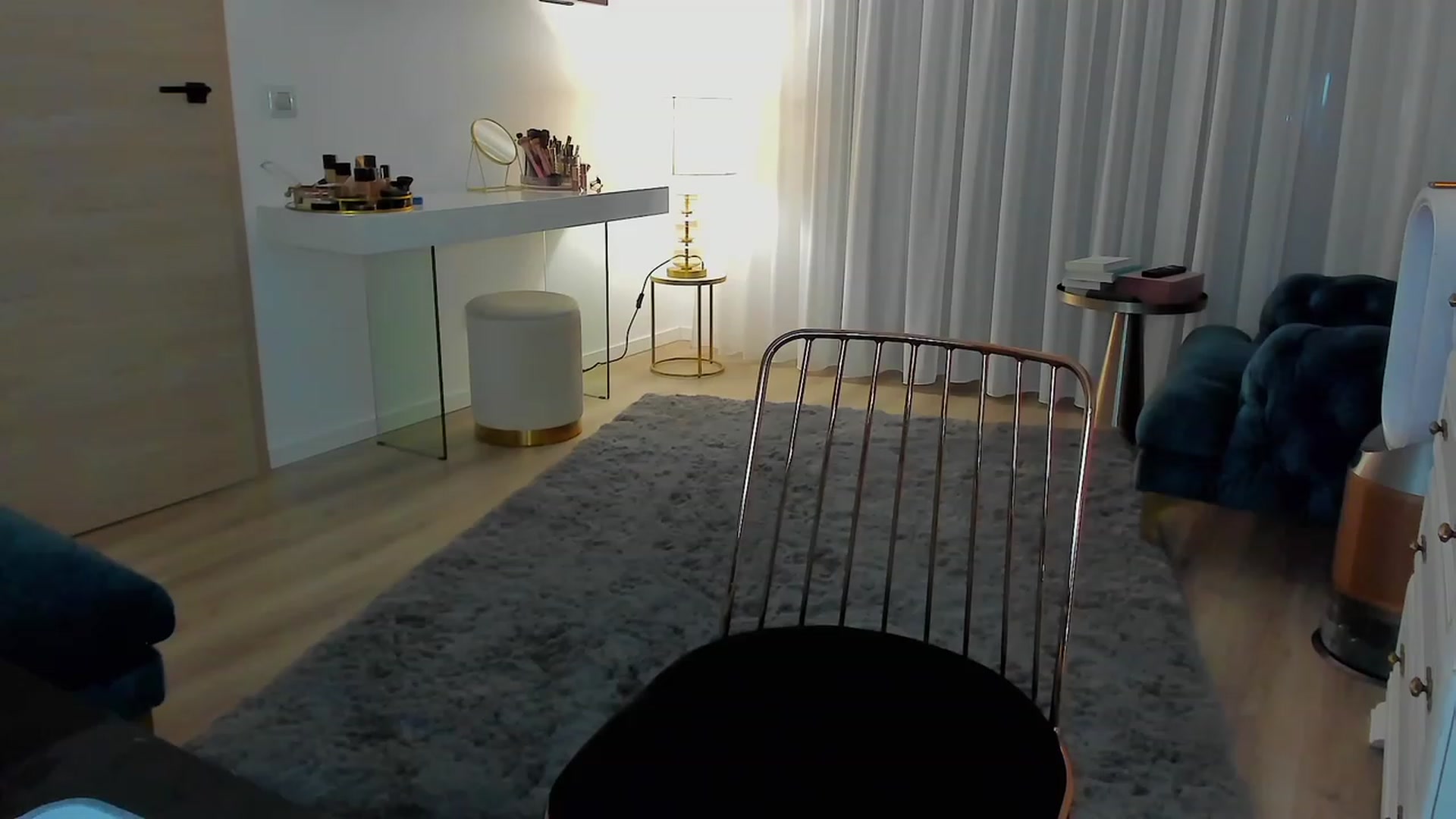 Gallery image thumbnail from L_U_A_'s myfreecams stream on, 06/06/2023, 21:03 image 5 of 20