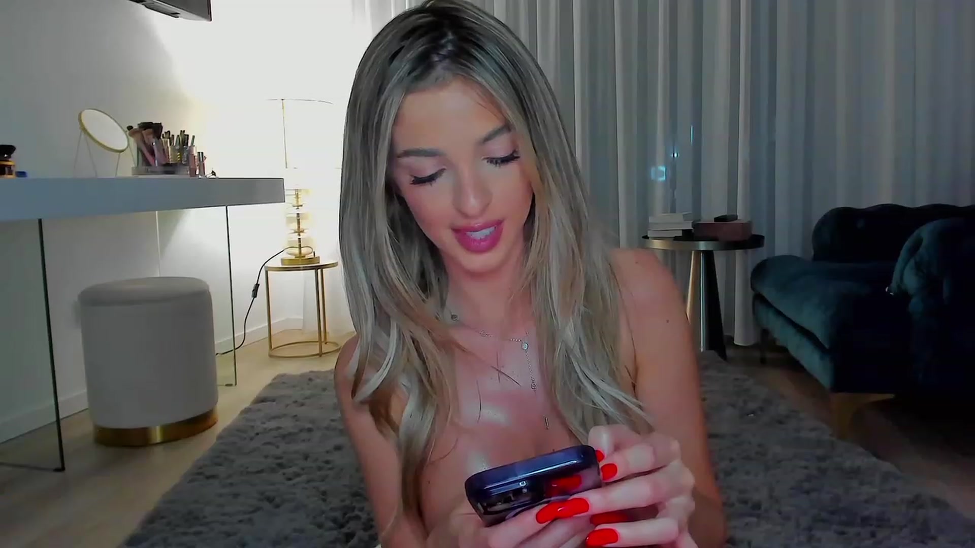 Gallery image thumbnail from L_U_A_'s myfreecams stream on, 06/06/2023, 21:03 image 20 of 20