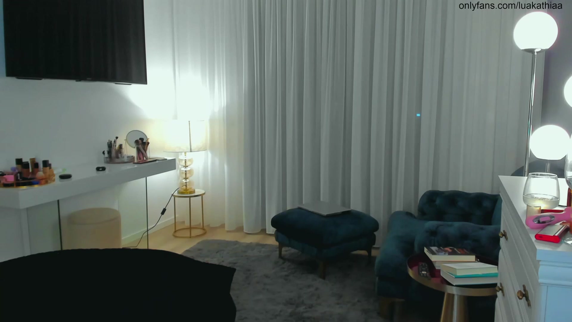 Gallery image thumbnail from L_U_A_'s myfreecams stream on, 06/13/2023, 20:29 image 17 of 20