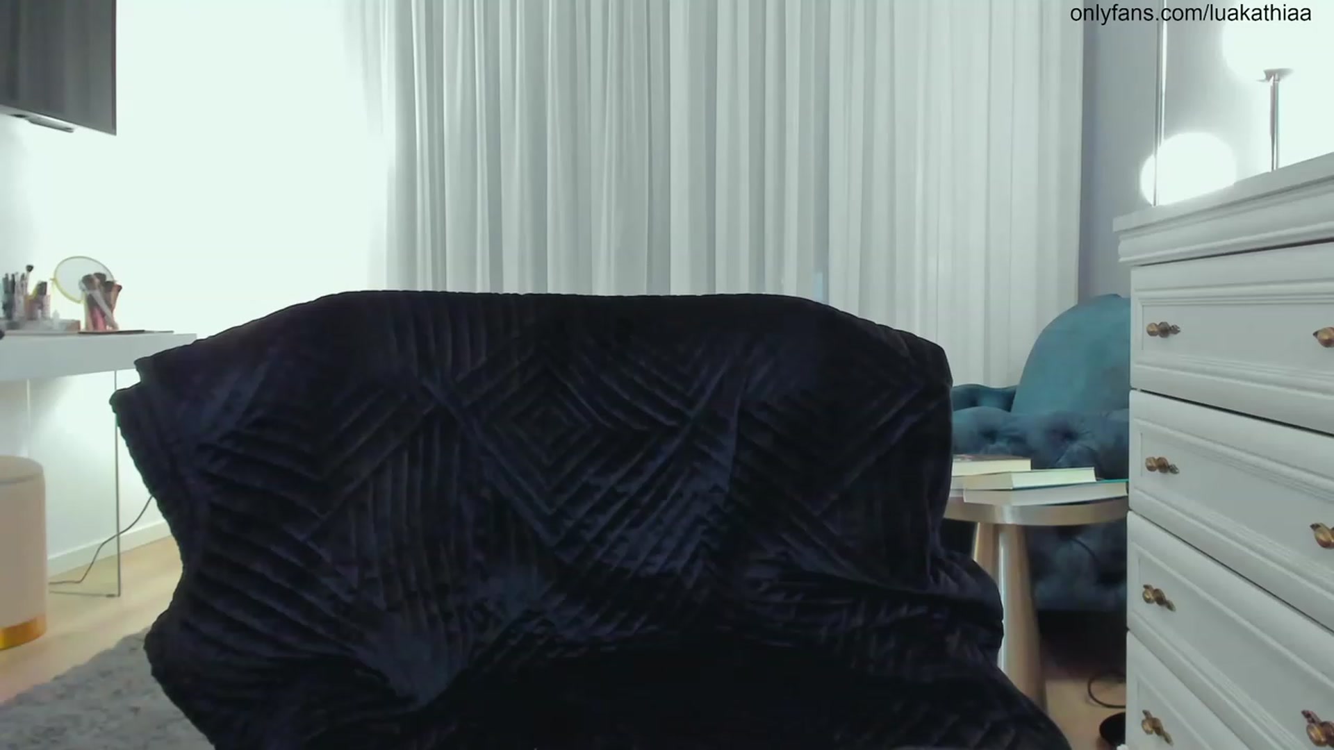 Gallery image thumbnail from L_U_A_'s myfreecams stream on, 06/13/2023, 20:29 image 12 of 20