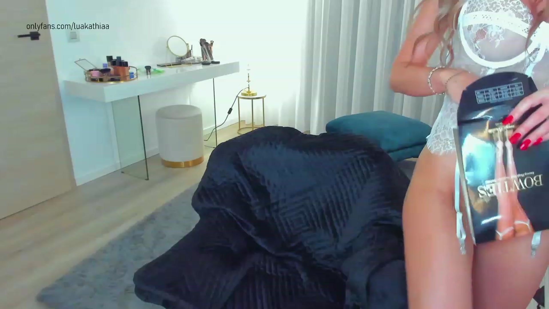 Gallery image thumbnail from L_U_A_'s myfreecams stream on, 06/15/2023, 18:14 image 19 of 20