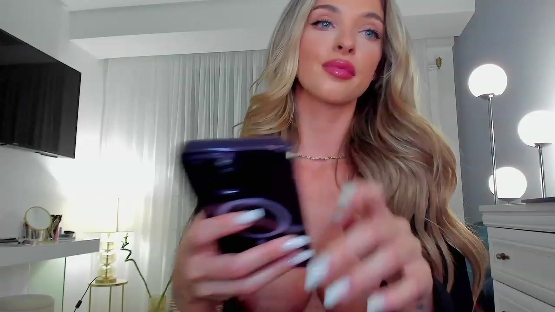 Gallery image thumbnail from L_U_A_'s myfreecams stream on, 06/22/2023, 16:04 image 19 of 20