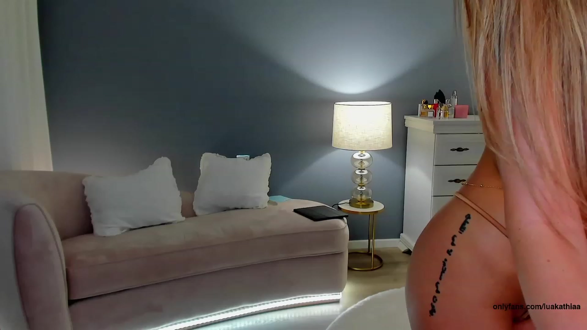 Gallery image thumbnail from L_U_A_'s myfreecams stream on, 06/26/2023, 17:42 image 6 of 20