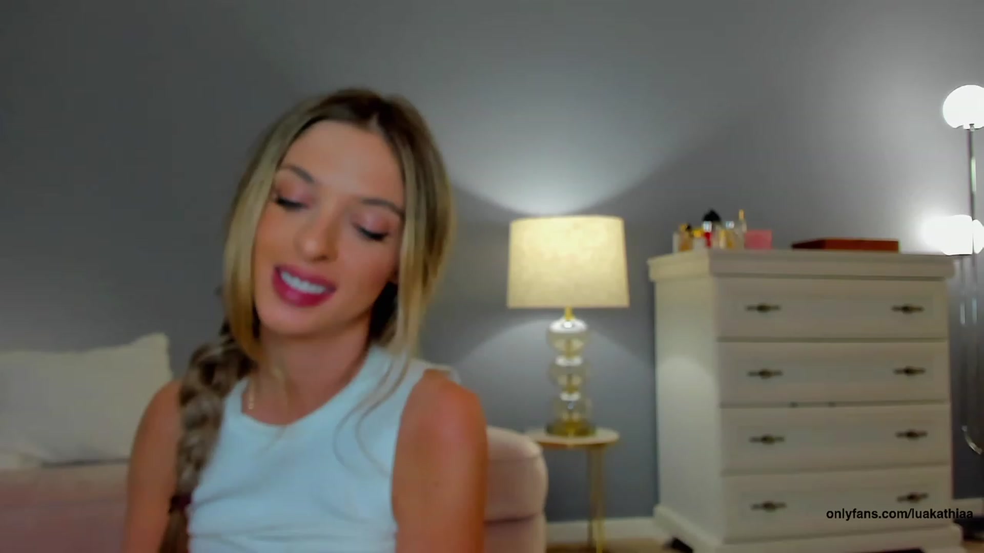 Gallery image thumbnail from L_U_A_'s myfreecams stream on, 06/26/2023, 19:33 image 10 of 20