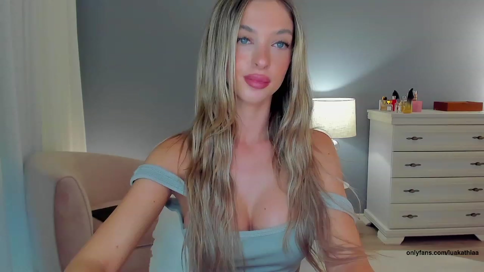 Gallery image thumbnail from L_U_A_'s myfreecams stream on, 06/27/2023, 09:00 image 11 of 20