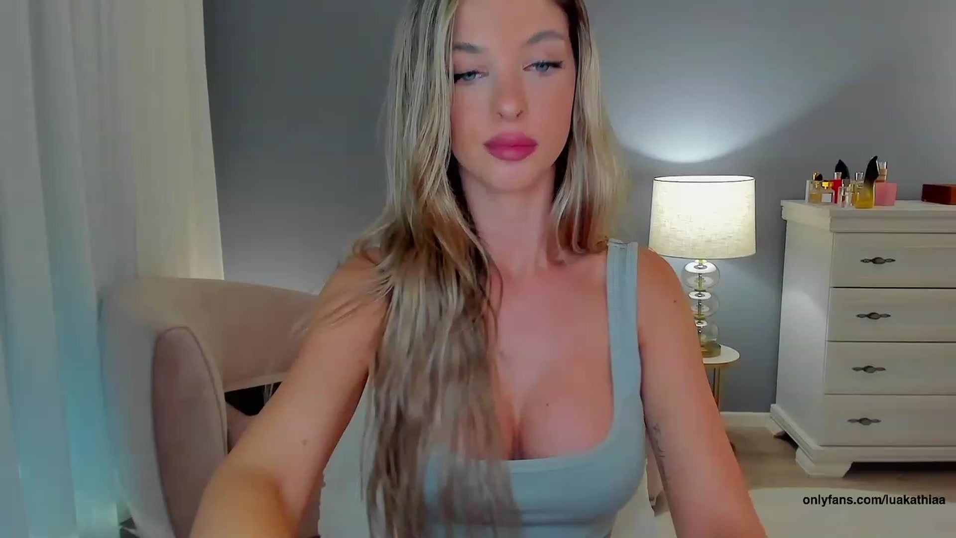 Gallery image thumbnail from L_U_A_'s myfreecams stream on, 06/27/2023, 09:00 image 19 of 20