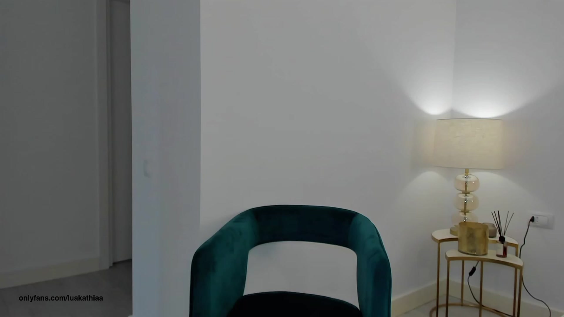 Gallery image thumbnail from L_U_A_'s myfreecams stream on, 07/12/2023, 21:38 image 1 of 20