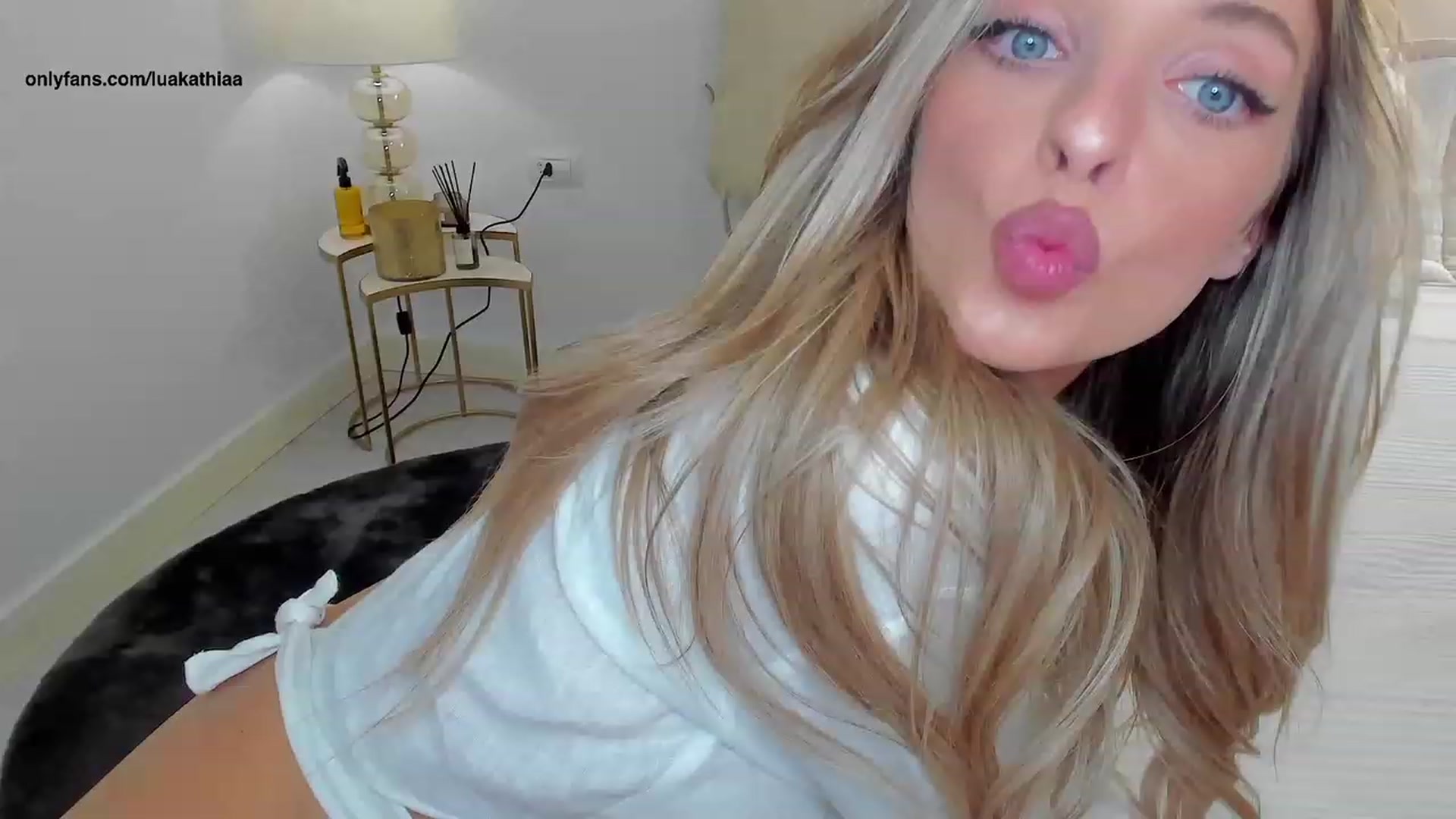 Gallery image thumbnail from L_U_A_'s myfreecams stream on, 07/15/2023, 22:11 image 15 of 20