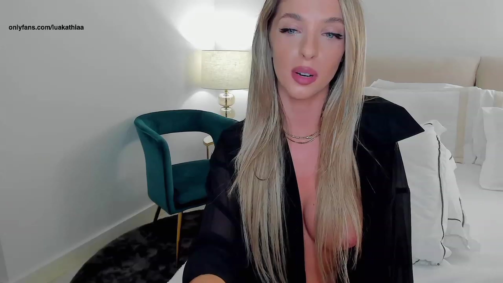 Gallery image thumbnail from L_U_A_'s myfreecams stream on, 07/20/2023, 21:47 image 4 of 20