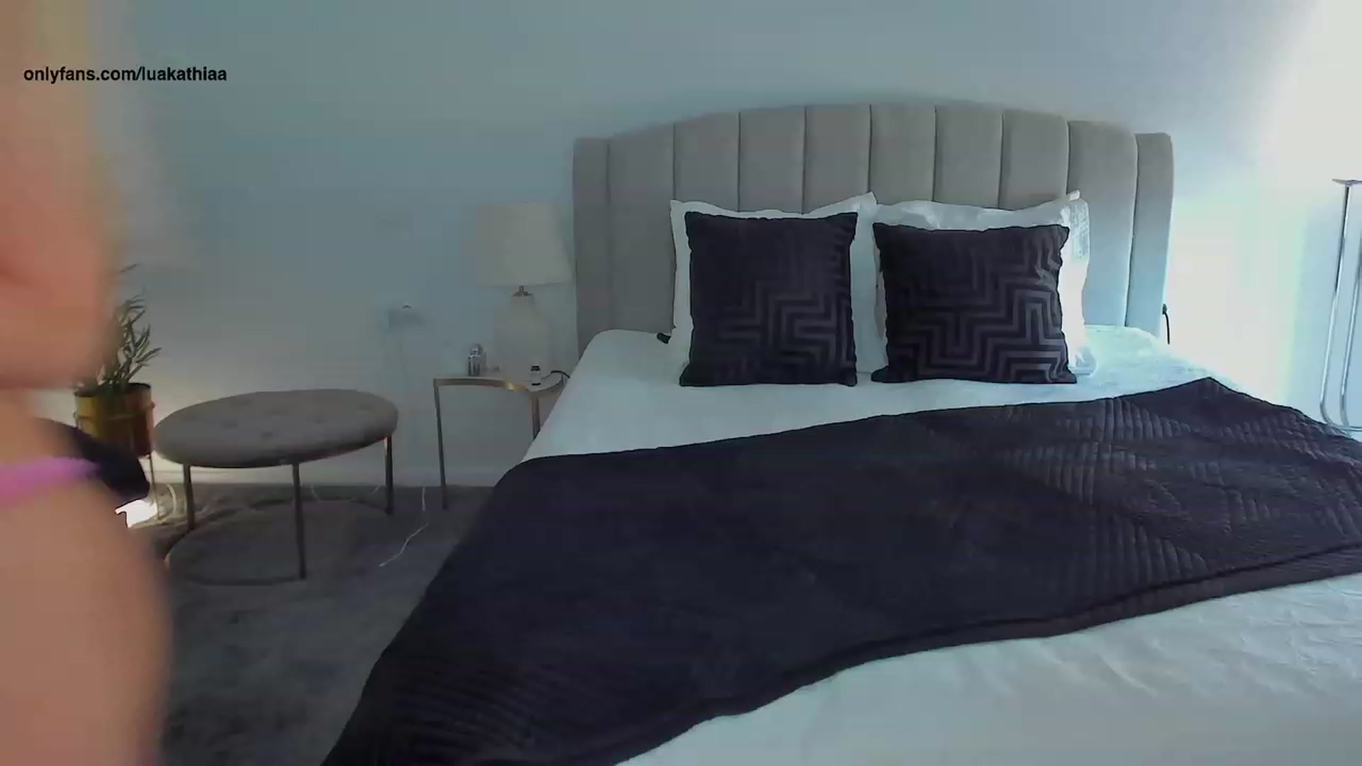 Gallery image thumbnail from L_U_A_'s myfreecams stream on, 08/05/2023, 11:44 image 5 of 20